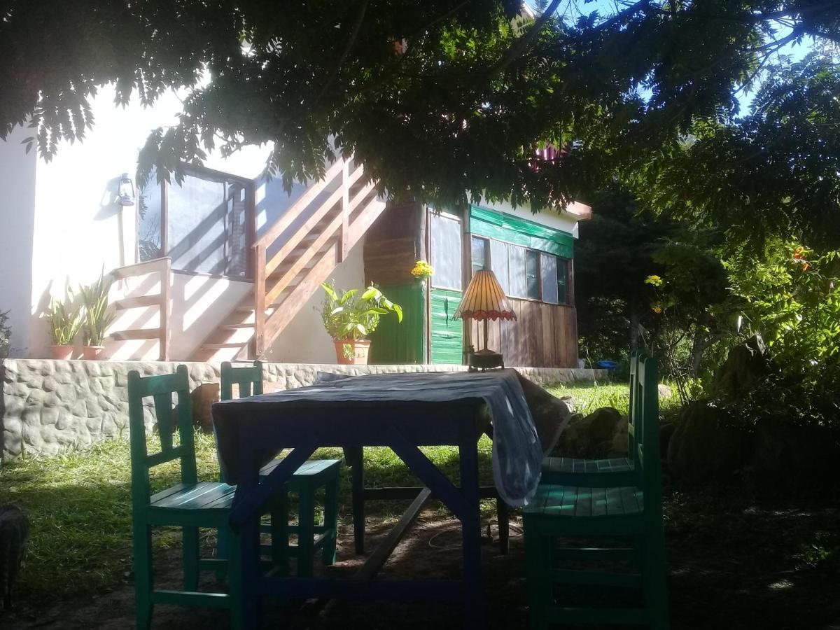 Los Aventureros Hostel Samaipata Ngoại thất bức ảnh