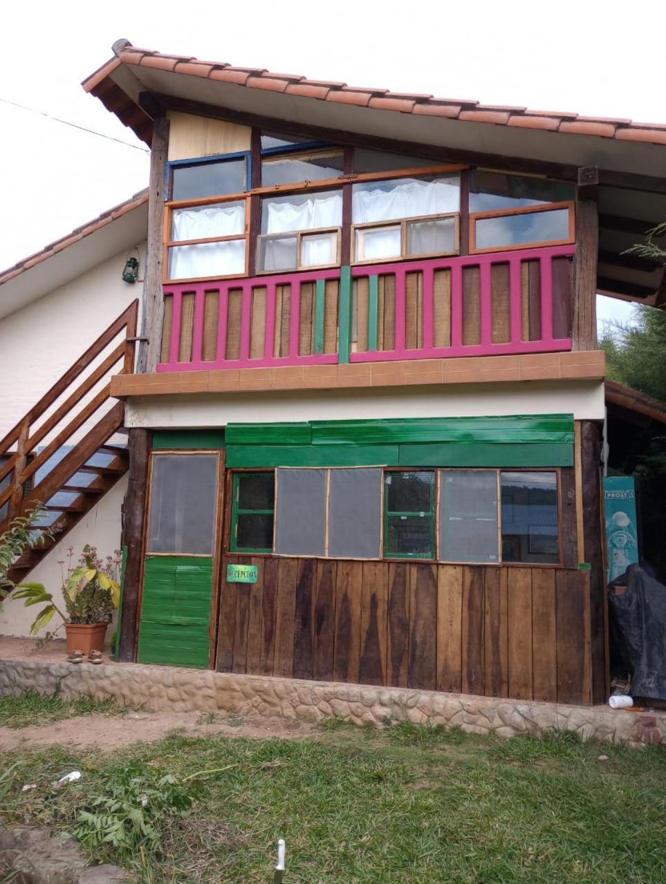 Los Aventureros Hostel Samaipata Ngoại thất bức ảnh